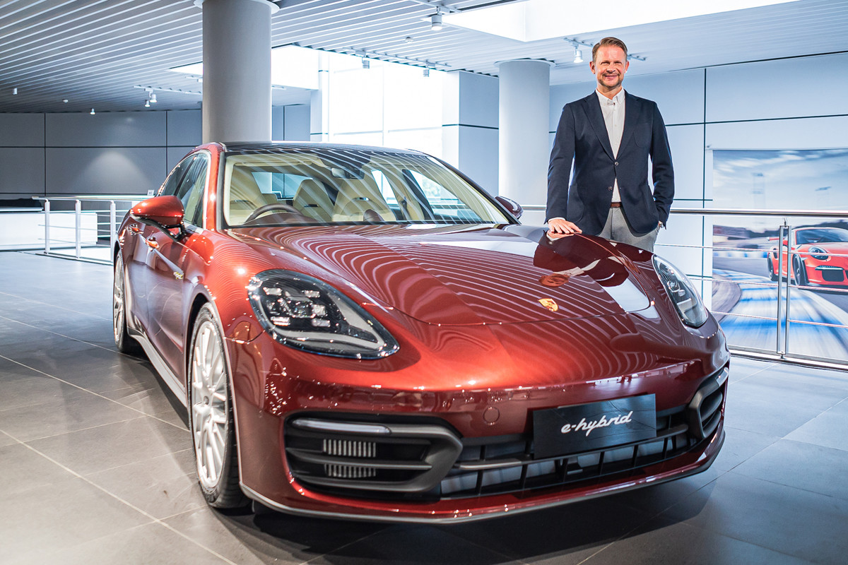 Porsche Indonesia Perkenalkan Cayenne dan Panamera E-Hybrid  