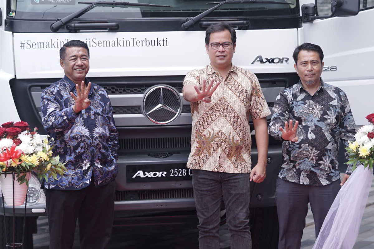 DCVI Resmi Kenalkan Mercedes-Benz Axor Euro 4 di Palembang  