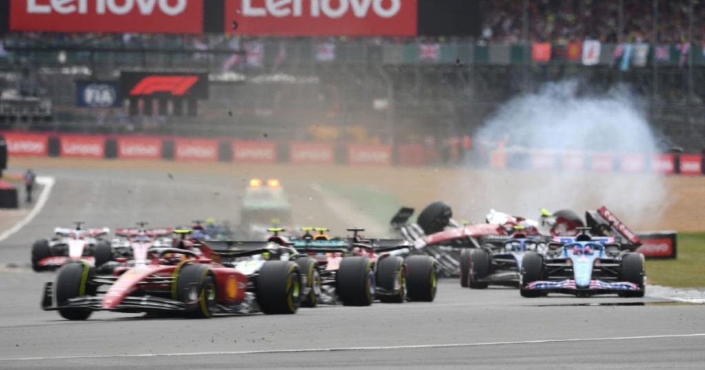 Bandera de España Warnai Kemenangan Carlos Sainz Di F1 GP Silverstone 2022  