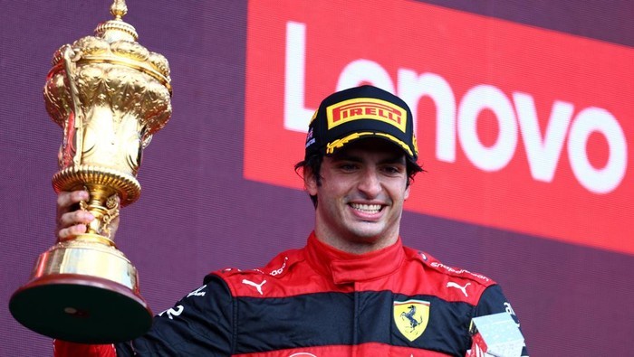 Bandera de España Warnai Kemenangan Carlos Sainz Di F1 GP Silverstone 2022  
