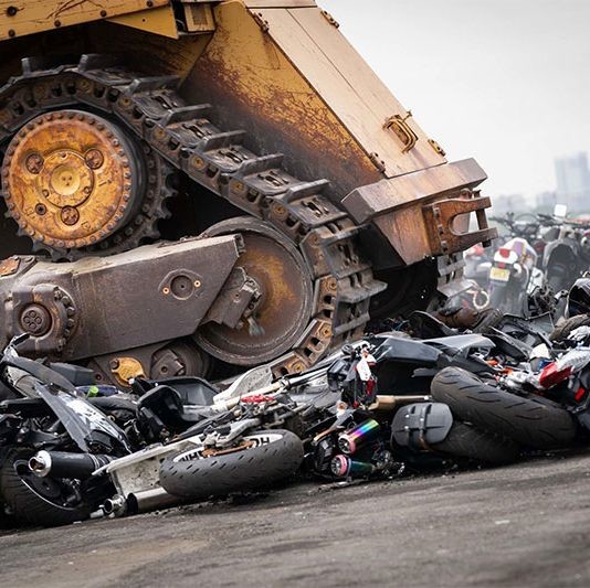 Walikota New York Gilas Ratusan Sepeda Motor Ilegal  