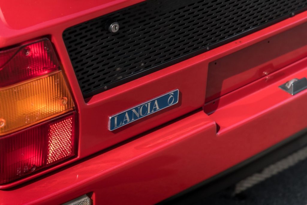 Lancia Delta S4 Stradale, Mobil Balap Versi Jalan Raya Yang Buas  