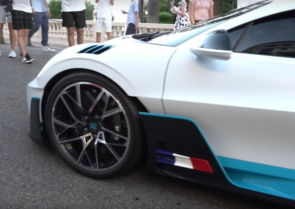 "Six Million Dollar" Bugatti Divo Hebohkan Jalan Raya Monaco  