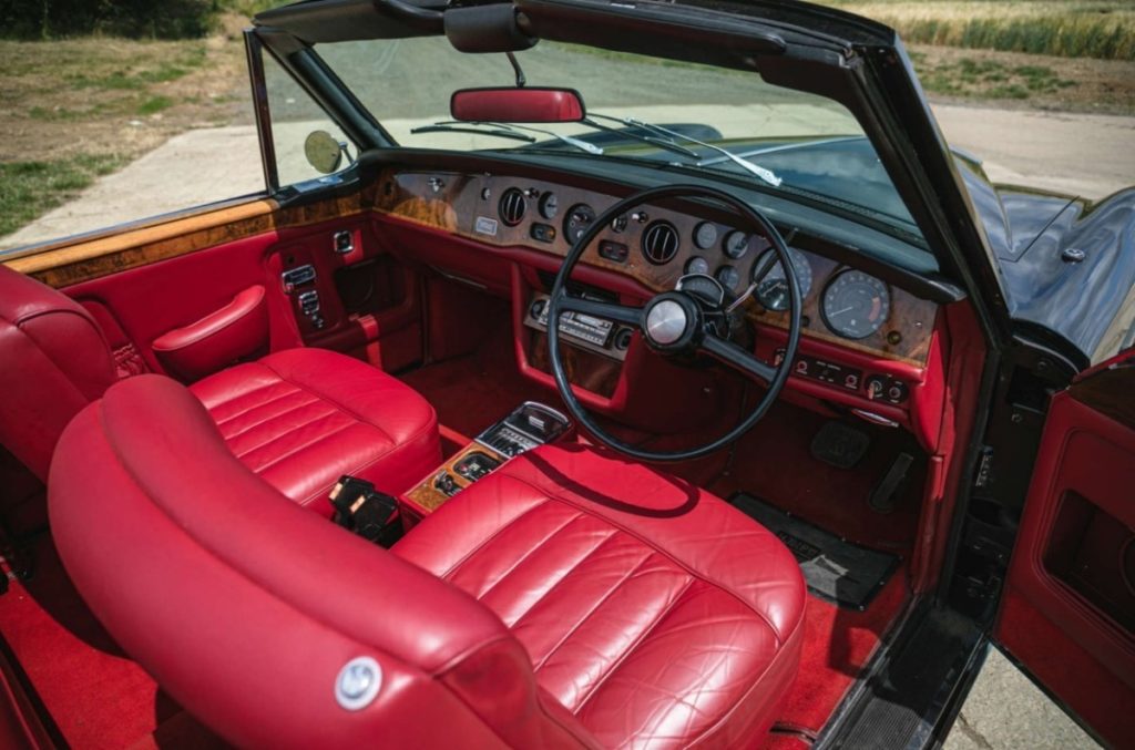 Rolls-Royce Corniche Convertible Ex-Personil The Bee Gees Akan Dilelang  