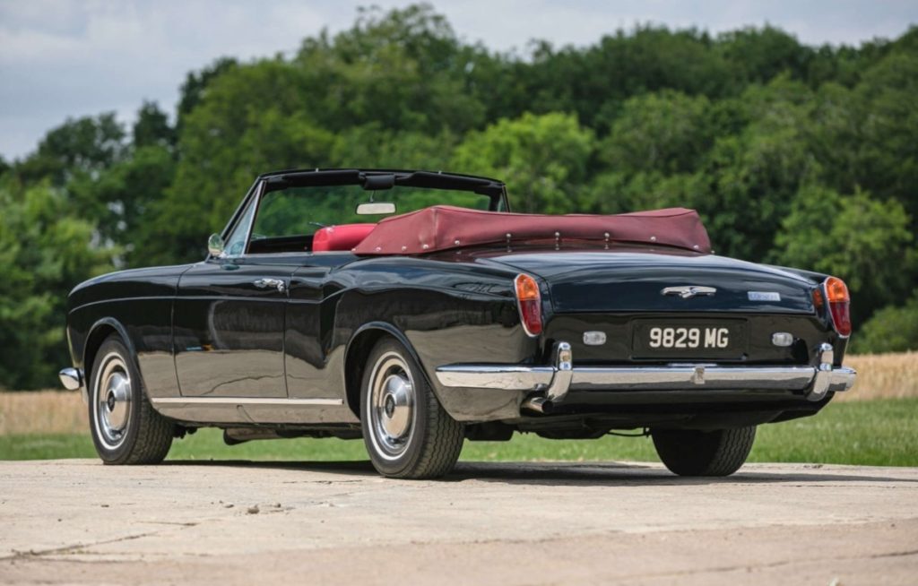 Rolls-Royce Corniche Convertible Ex-Personil The Bee Gees Akan Dilelang  