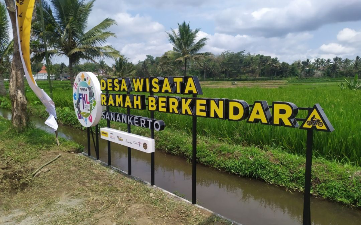 Adira Finance Resmikan 'Landmark' Desa Sanankerto Malang  