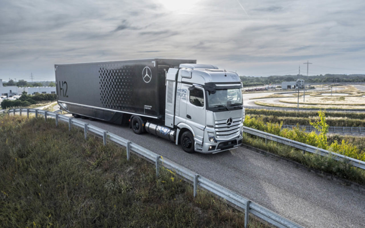 Daimler Hadirkan Truk GenH2 Berbahan Bakar Hidrogen  