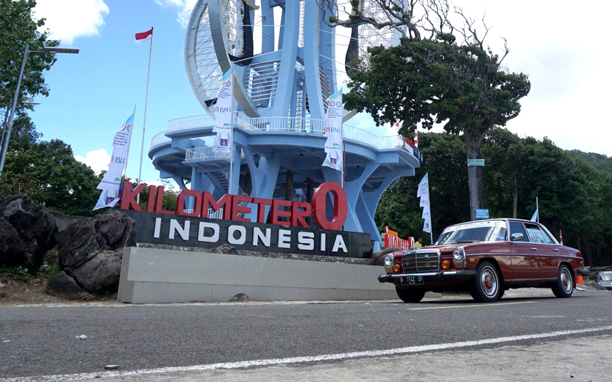 Mercedes-Benz Classic Club Indonesia Capai Kilometer Nol Sabang  