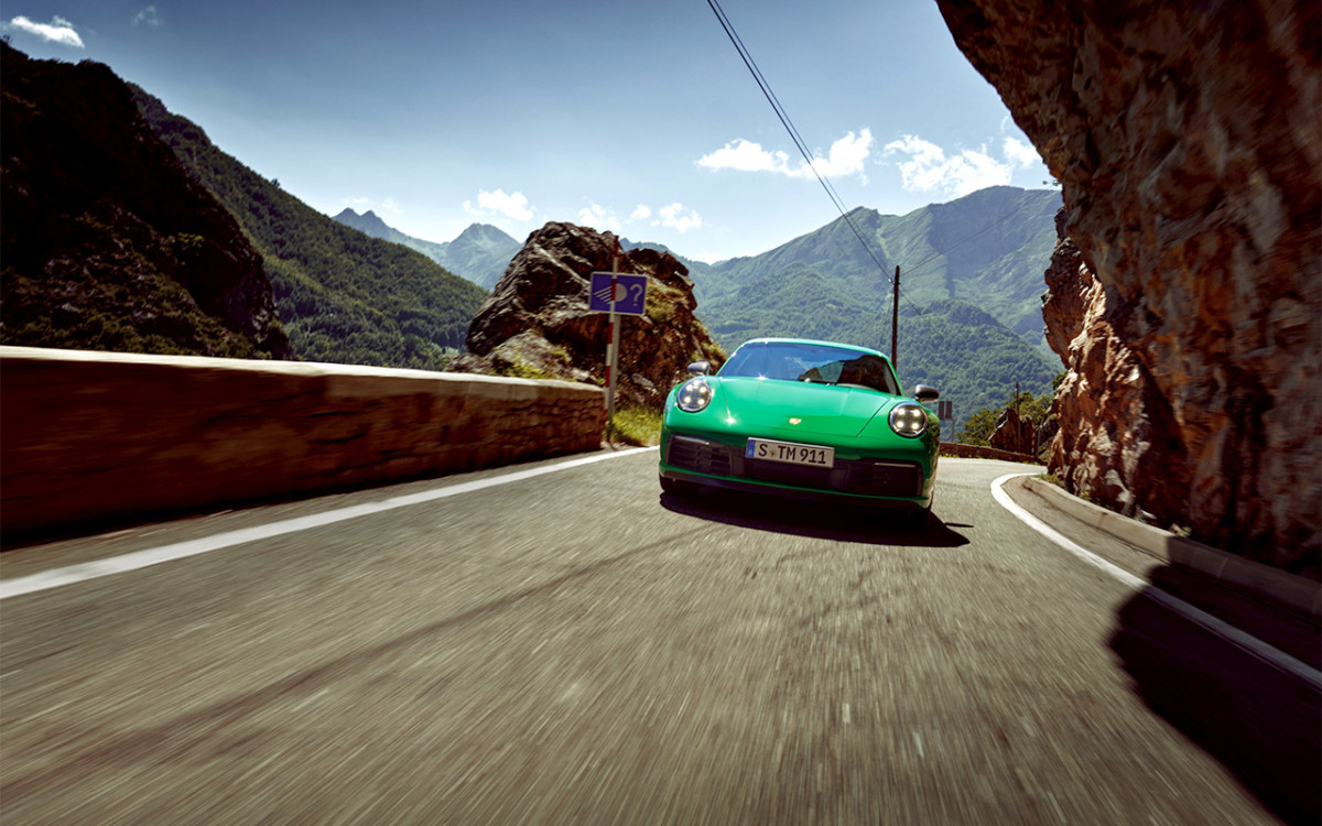 Porsche 911 Carrera T, Mobil Sport Berbobot Ringan  