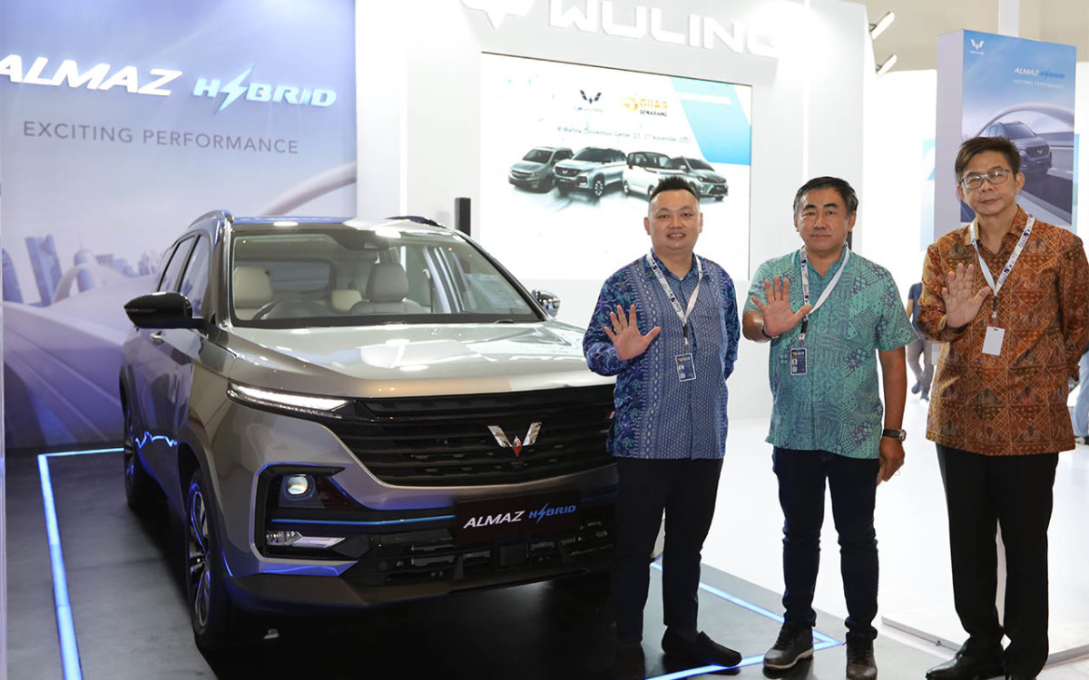Perkenalkan Almaz Hybrid, Wuling Hadir di GIIAS Semarang  