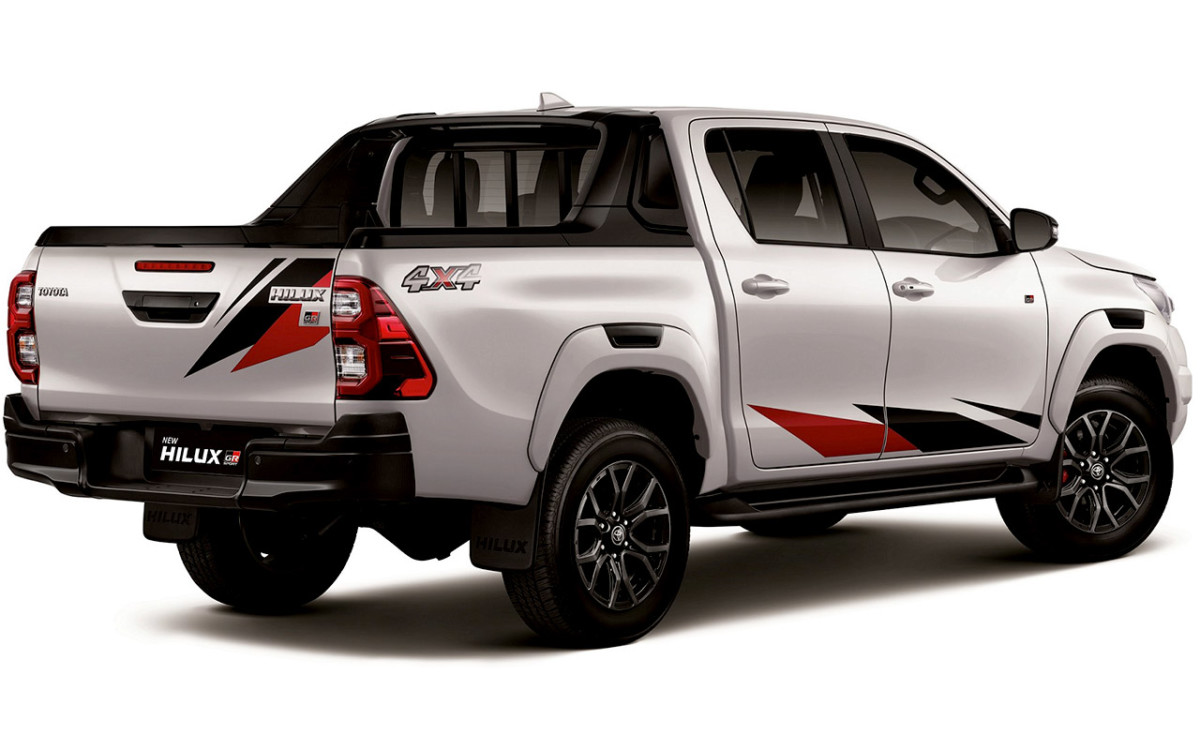 New Hilux GR Sport Hadir Sebagai Double Cabin Toyota Paling Powerful  