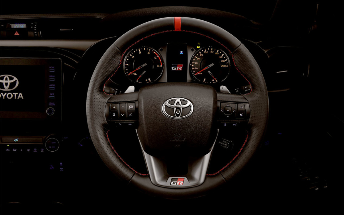 New Hilux GR Sport Hadir Sebagai Double Cabin Toyota Paling Powerful  