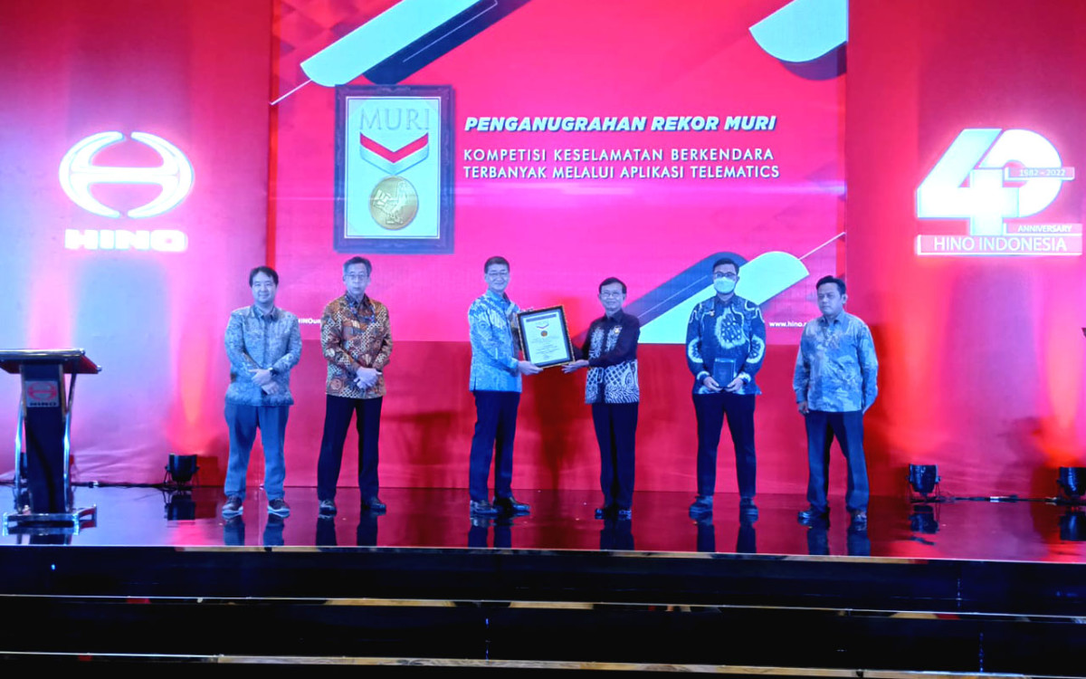 Hino Telematic Safety Driving Competition Raih Penghargaan MURI  