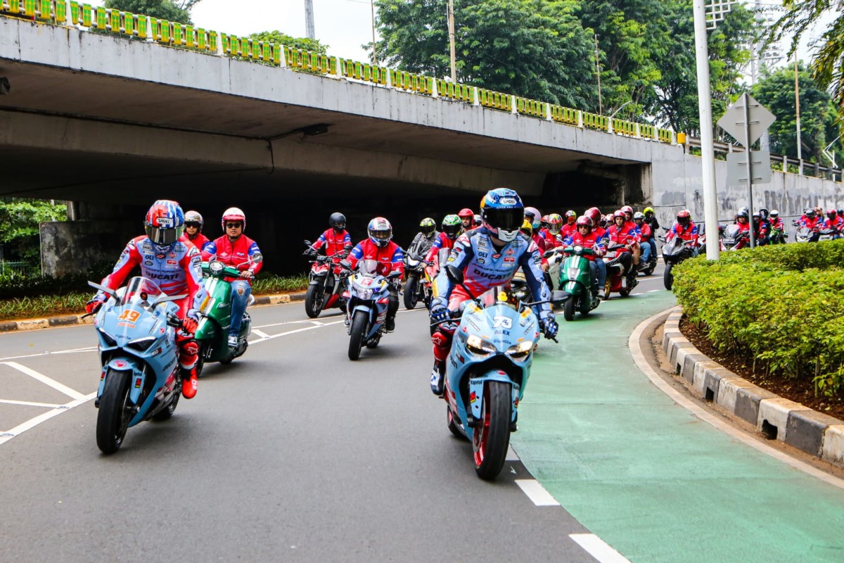 Federal Oil Ajak Pembalap Gresini Racing MotoGP Keliling Jakarta  