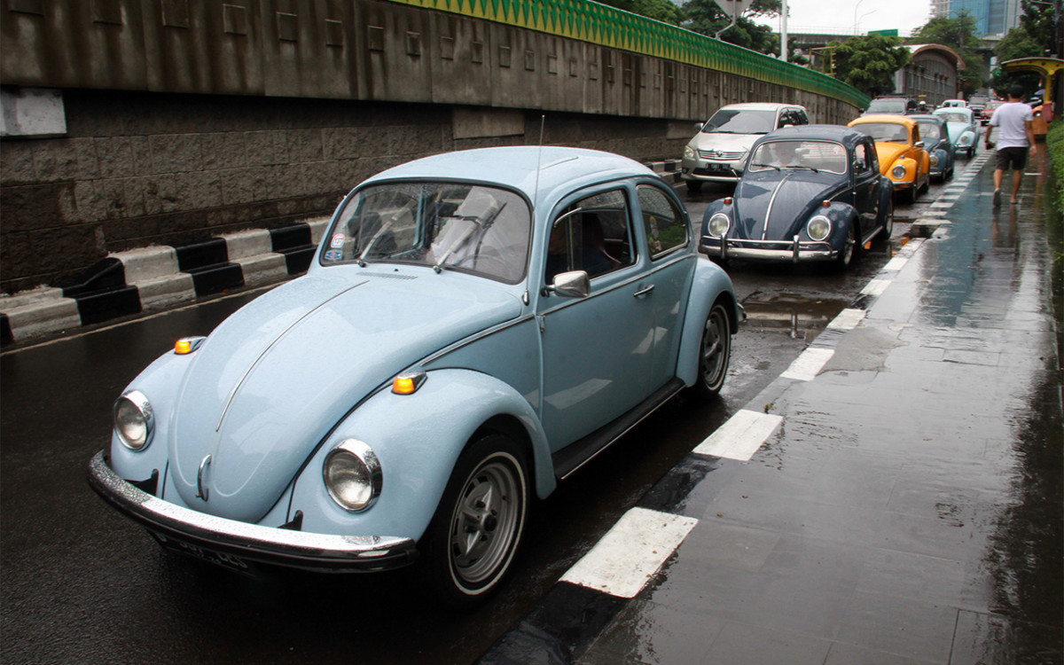'Kodok Baris', Puluhan Volkswagen Beetle Konvoi Keliling Jakarta  