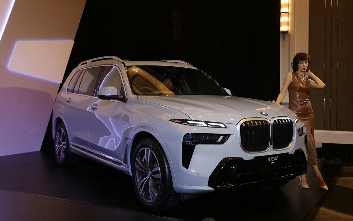 New BMW X7, 'Luxury Sport Activity Vehicle'  