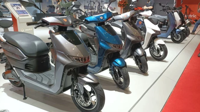 Indomobil Group Hadirkan Motor dan Sepeda Listrik di IIMS 2023  
