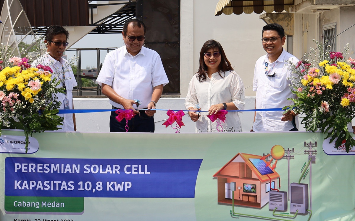 FIFGROUP Resmikan Pemasangan Solar Panel di Cabang Medan  