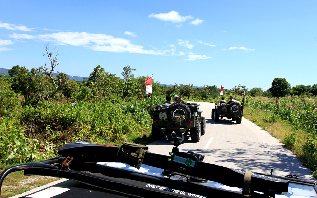 Serunya Menjelajah Pulau Sumba Mengendarai Jeep Willys  