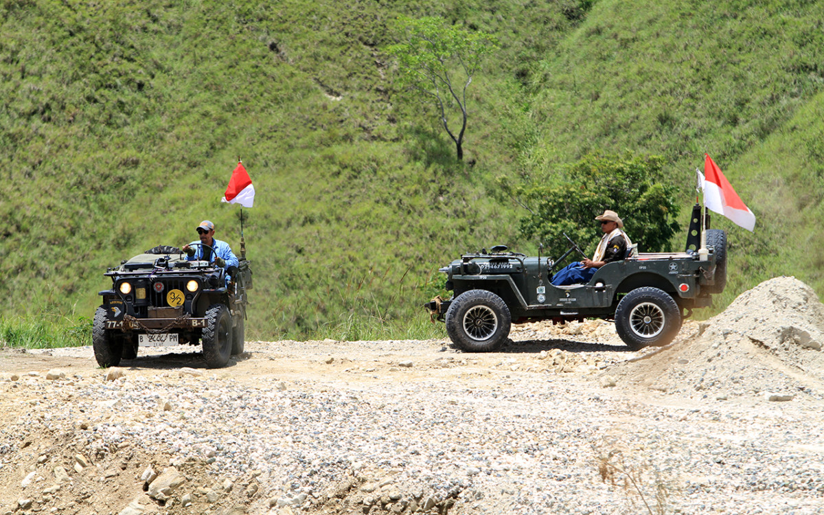 Jelajah Pulau Sumba, Empat Pecinta Willys Kunjungi Bukit Hiliwuku  