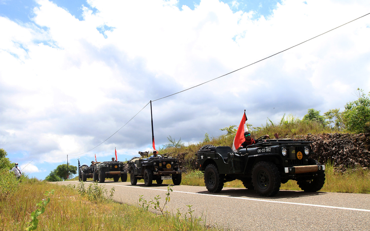 Jelajah Pulau Sumba, Empat Pecinta Willys Kunjungi Bukit Hiliwuku  