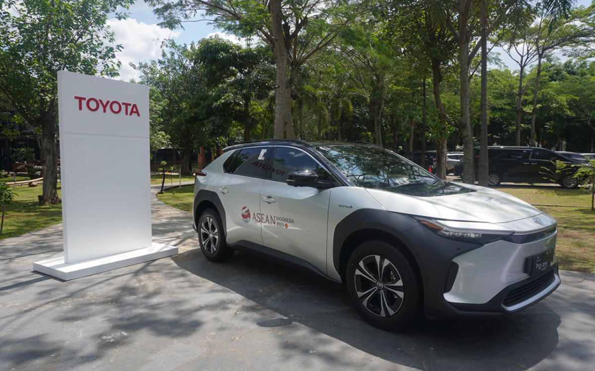 65 Unit Kendaraan Listrik Toyota bZ4X untuk KTT ASEAN  