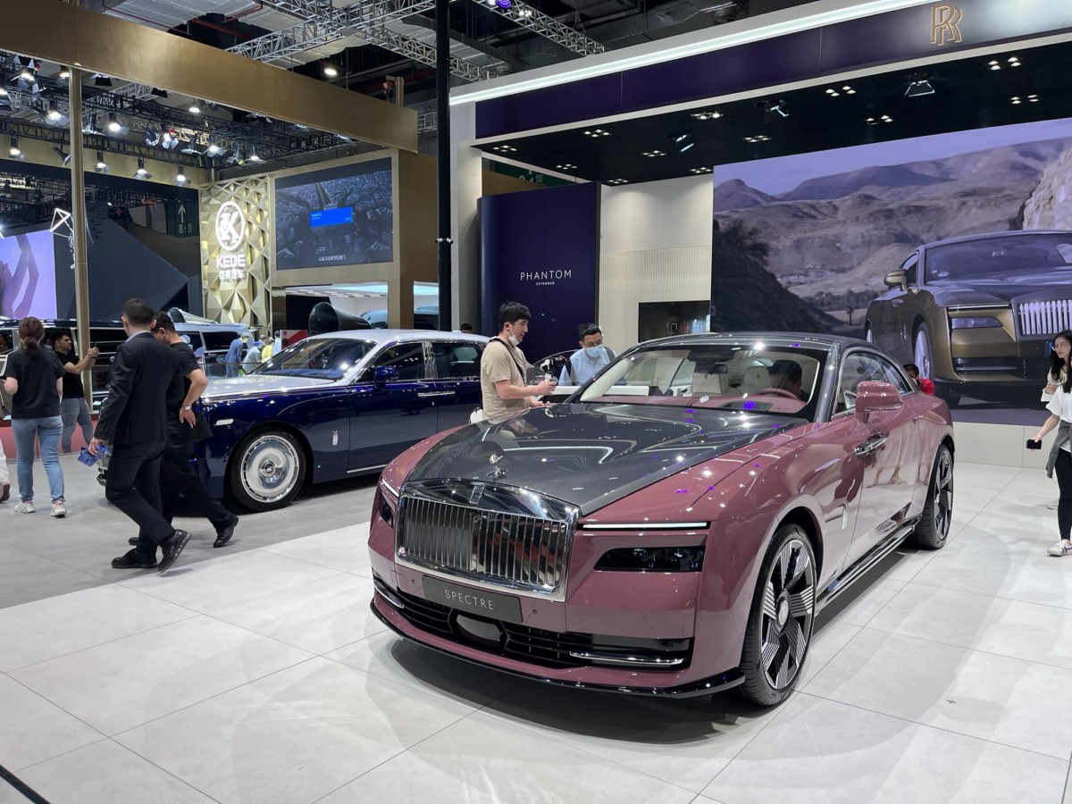 Auto Shanghai 2023, Rolls-Royce Hadirkan Spectre EV  
