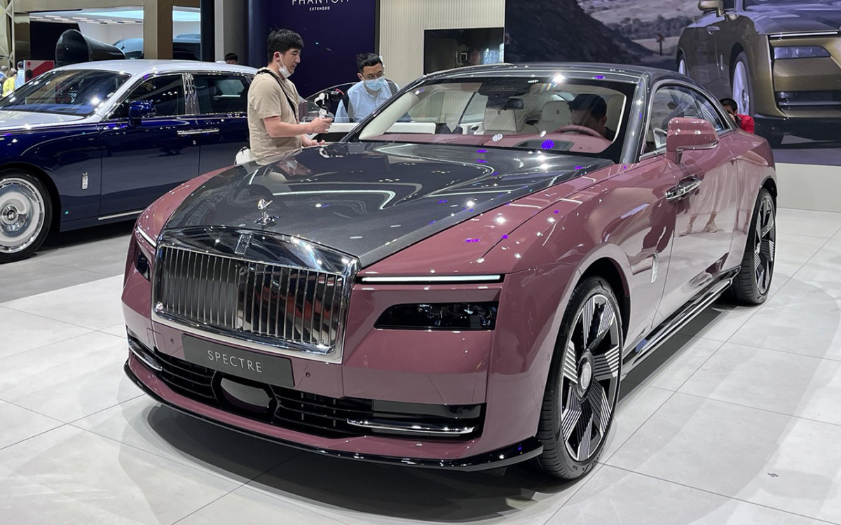 Auto Shanghai 2023, Rolls-Royce Hadirkan Spectre EV  