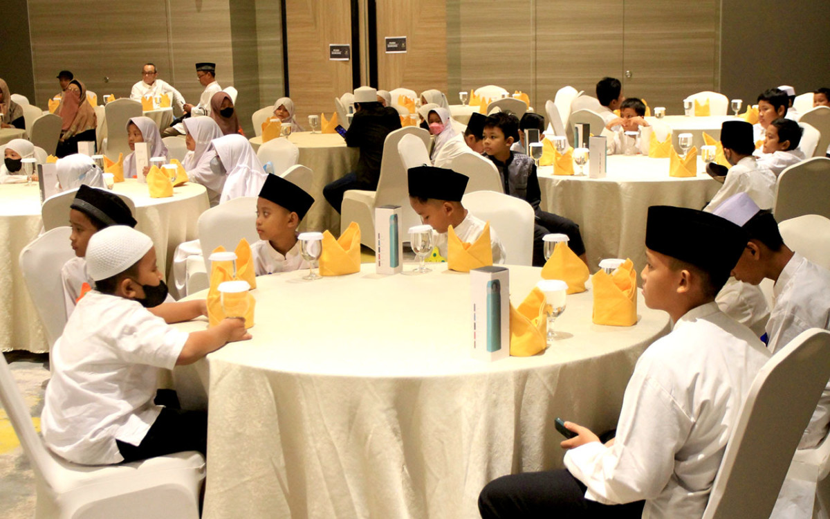 'Miracle of Ramadhan', MB W211 CI Ajak Anak Yatim Buka Bersama  