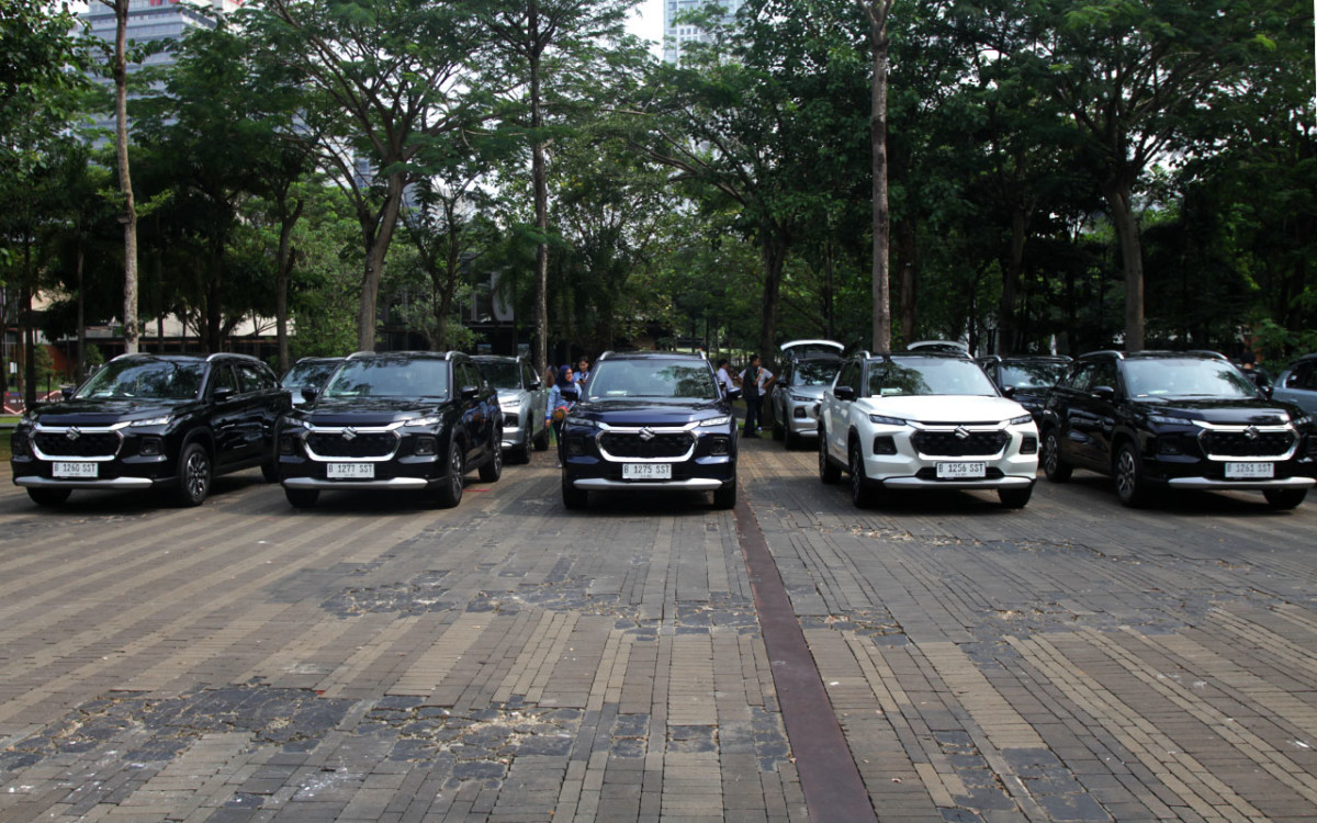 Perdana, Suzuki Serah Terimakan 26 unit Grand Vitara ke Konsumen  