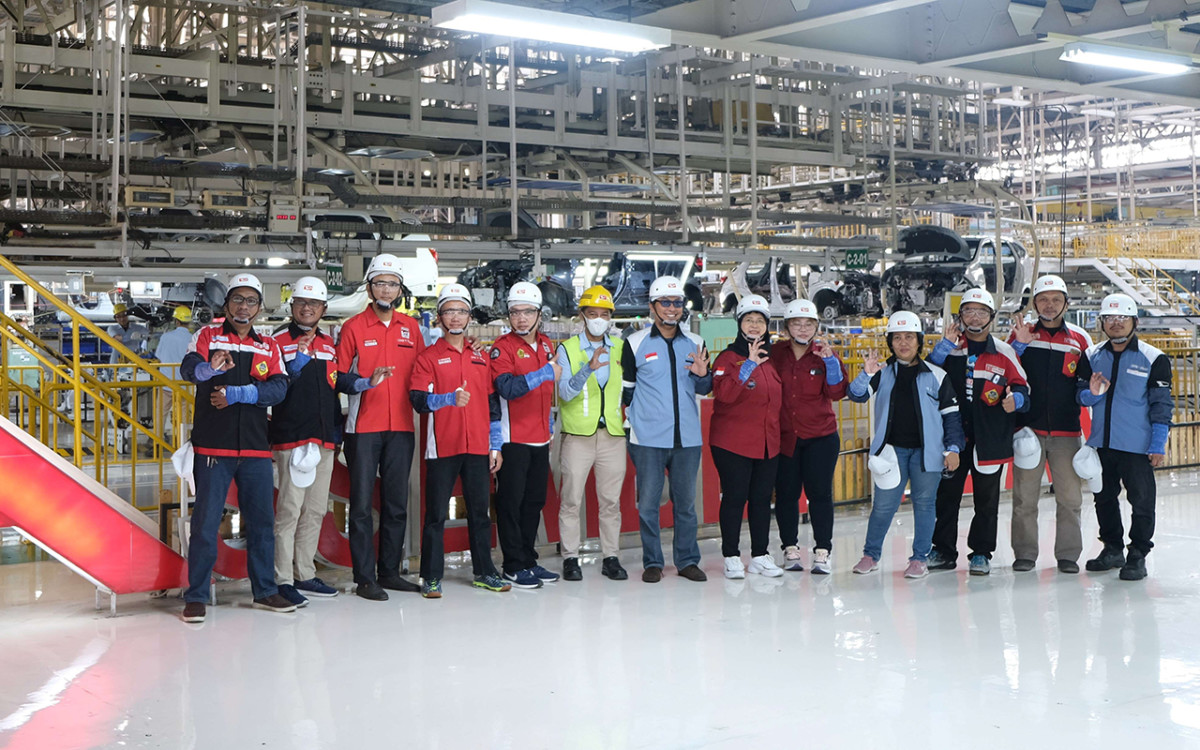Daihatsu Ajak Komunitas Kunjungi Pabrik Perakitan Mobil  