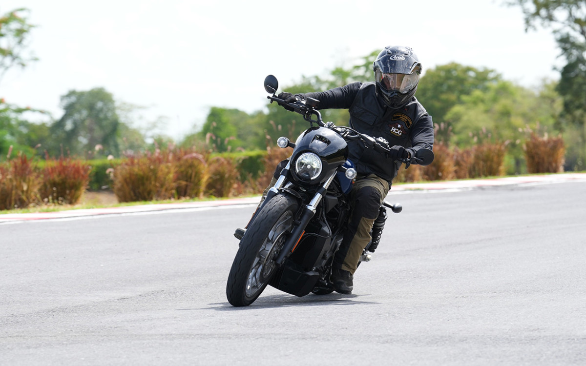 Harley-Davidson Dirt. Road Track, Perluas Pengalaman Konsumen  