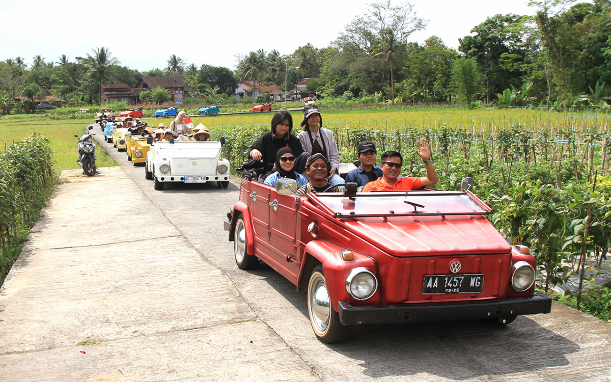 Dari Acara 'Mercedes-Benz W211 Club Indonesia Goes to Yogyakarta'  