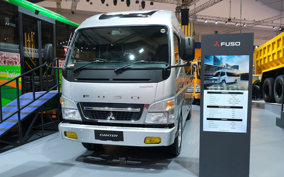 Dukung Bisnis Angkutan, Mitsubishi Fuso Hadirkan Varian Baru Canter Bus  