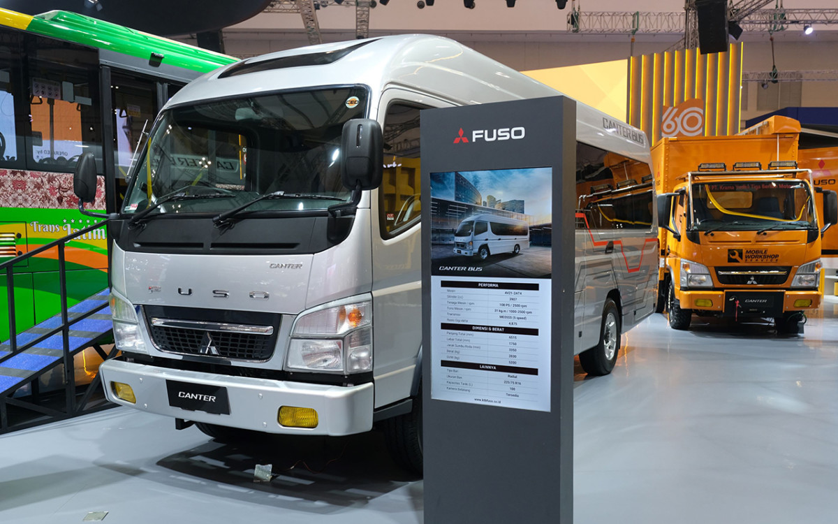 Dukung Bisnis Angkutan, Mitsubishi Fuso Hadirkan Varian Baru Canter Bus  