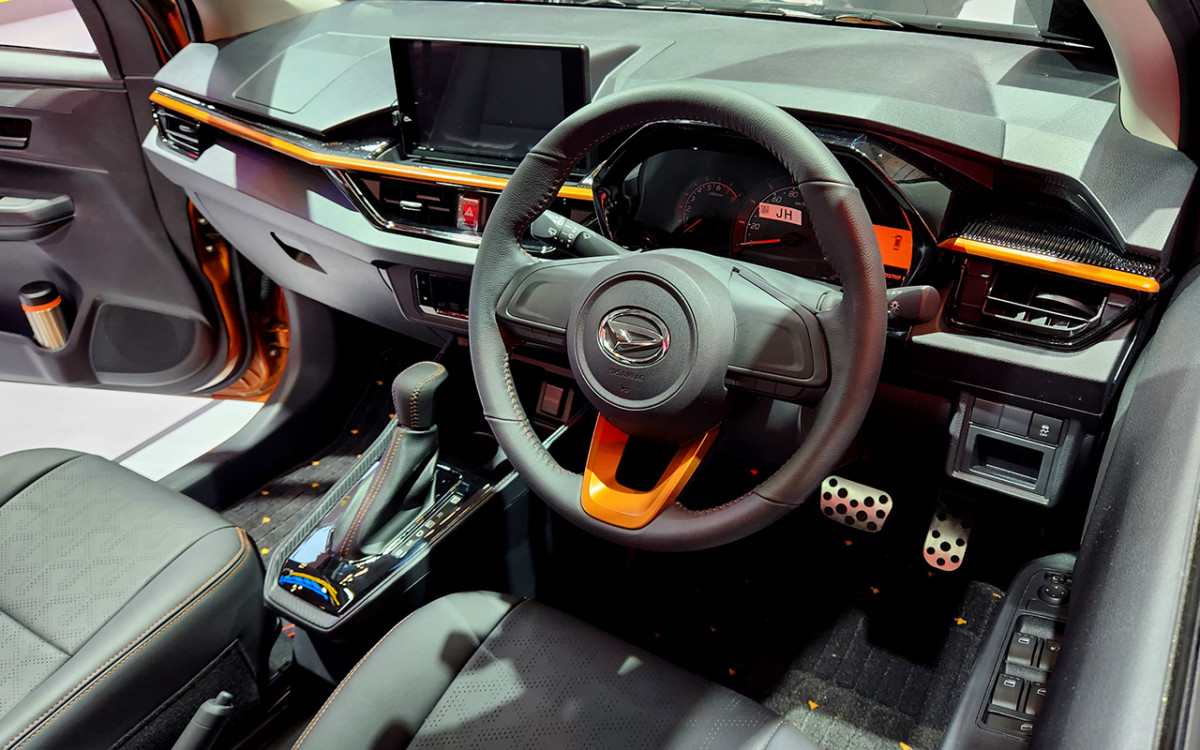 Modifikasi All New Daihatsu Ayla Layaknya Mobil Sport  