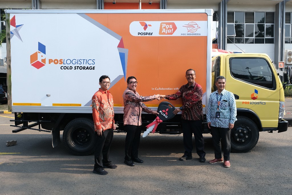 PT KTB Serahkan Fuso Canter 'Cold Chain' ke Pos Logistik Indonesia  