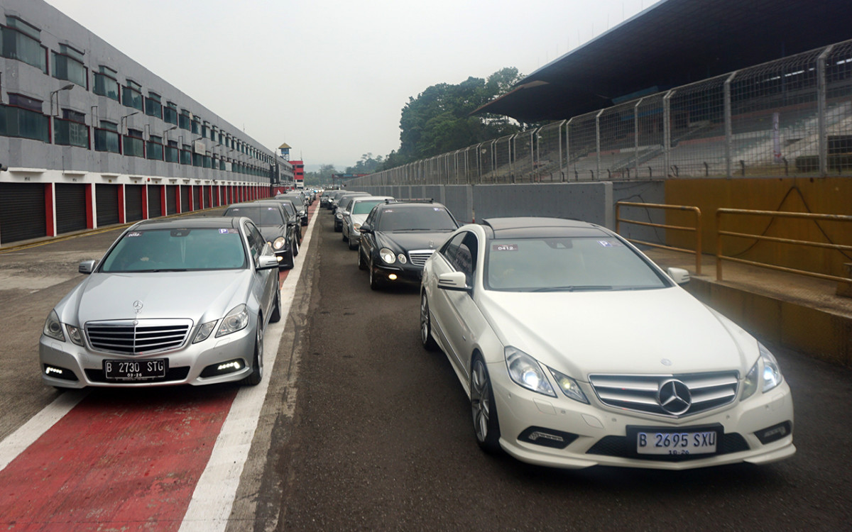Parade 1.056 Mercedes-Benz di Sirkuit Sentul, Pecahkan Rekor MURI  