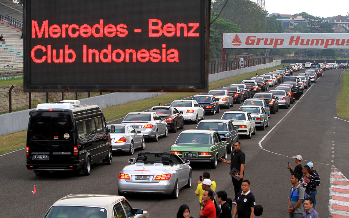 Parade 1.056 Mercedes-Benz di Sirkuit Sentul, Pecahkan Rekor MURI  