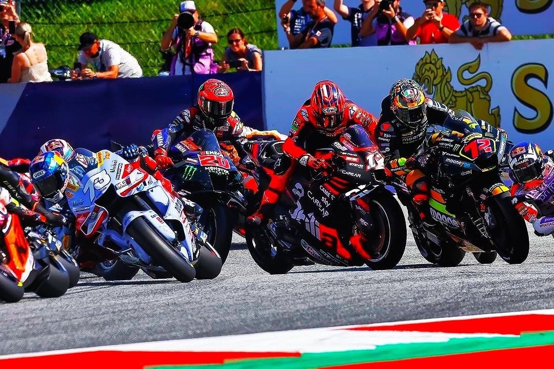 Bagnaia Kecelakaan, Espargaro Podium Pertama MotoGP Catalunya  