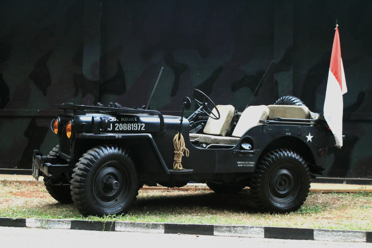 Bert's Garage Pamerkan Tiga Kendaraan Klasiknya di Markas Marinir  