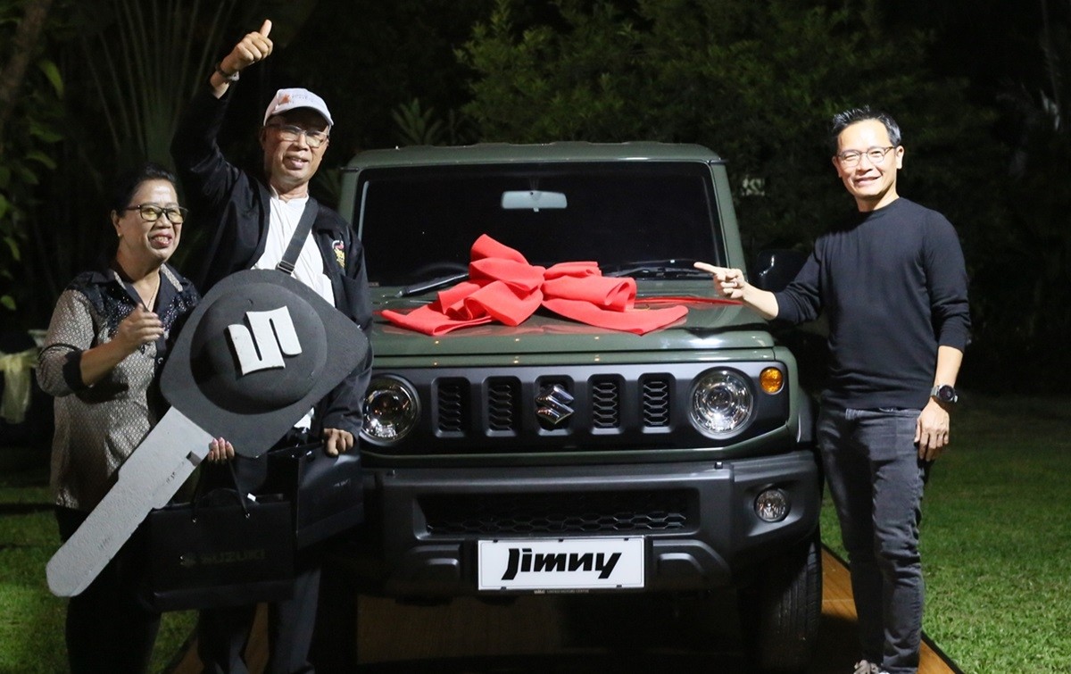 Suzuki Serah Terimakan Jimny ke Pemenang Program 'Test Drive'  