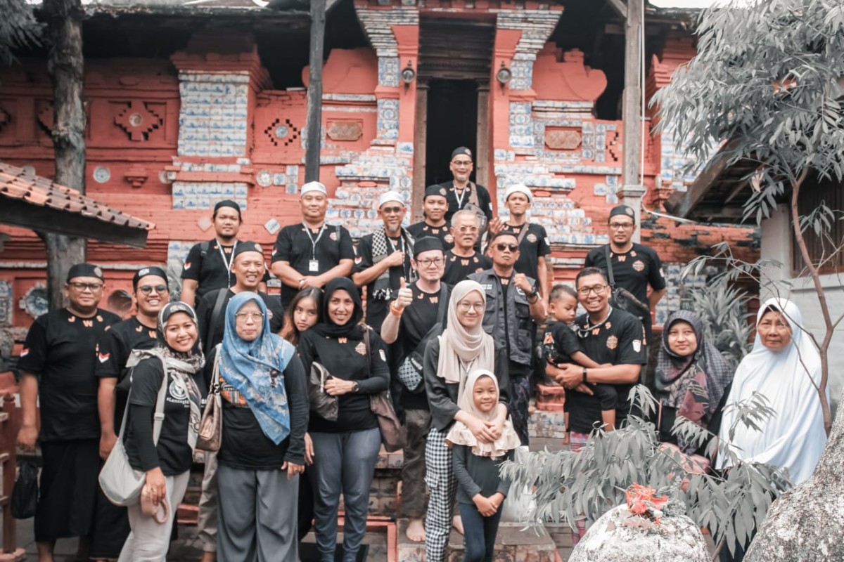 Awali JWS 3, Bimmerbenz Indonesia Ziarah ke Sunan Gunungjati  