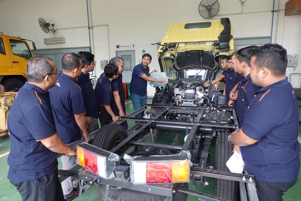PT KTB Memberikan Pelatihan Otomotif Bersertifikat Bagi Guru  