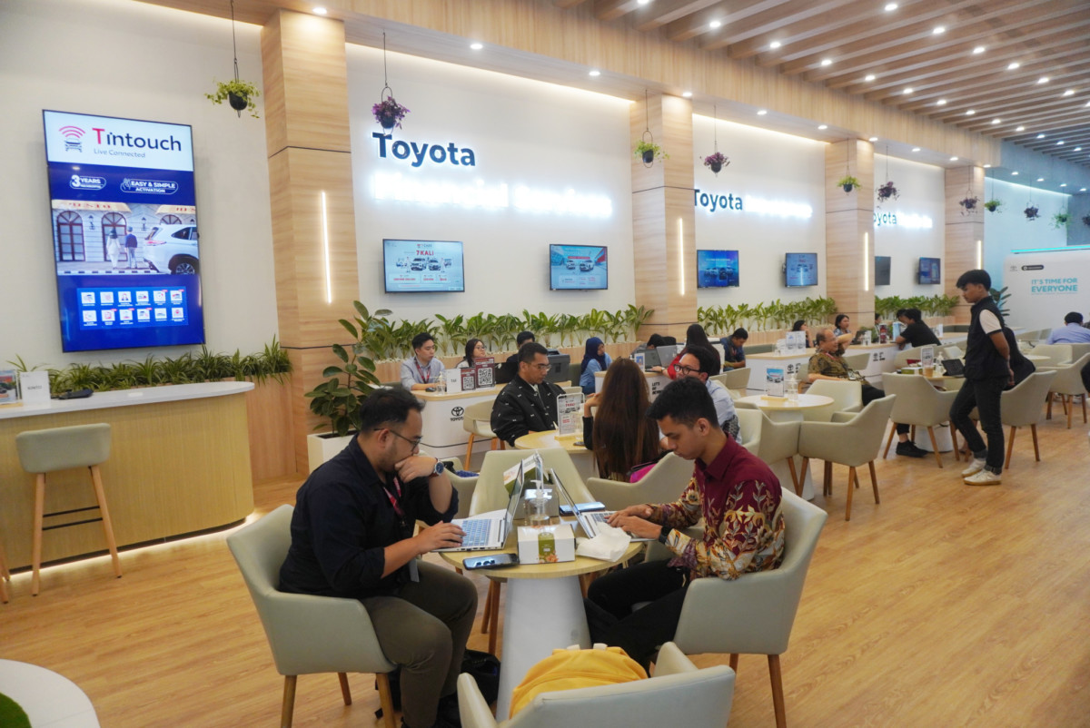 Toyota Ajak Pelanggan Rasakan Total Mobility Solution di IIMS 2024  