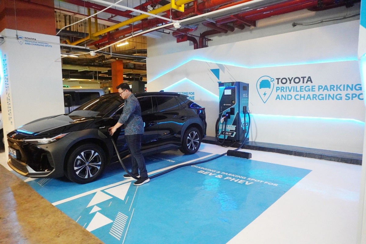 Kijang Innova Zenix HEV & Yaris Cross HEV Dominasi Penjualan Toyota  