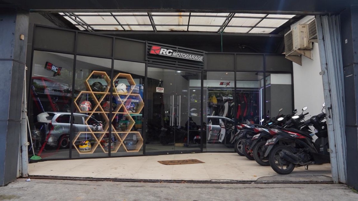 RCX Motogarage Bandung, Tawarkan Apparel Premium Harga Ekonomis  