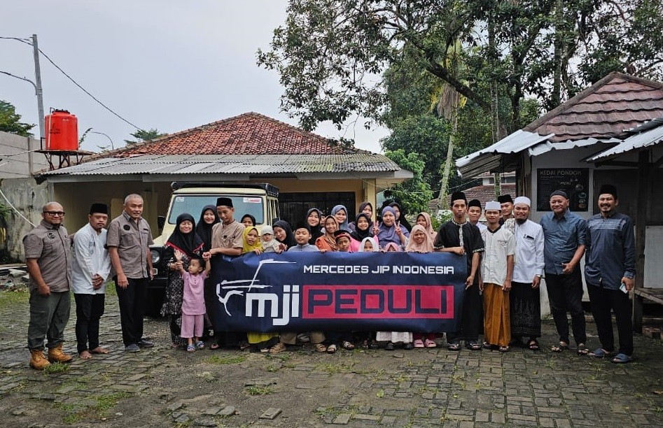 Mercedes Jip Indonesia Gelar Baksos di Beberapa Panti dan Yayasan  