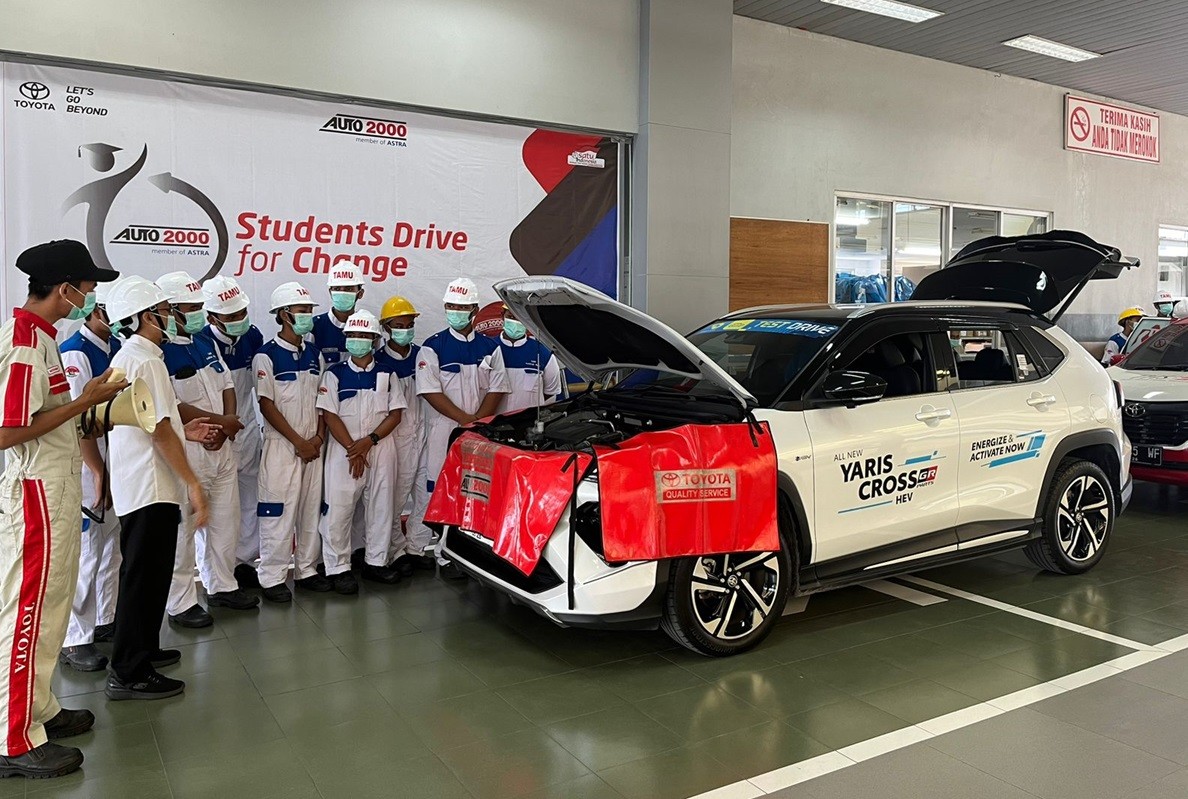 'Auto2000 Student Drive for Change', Berbagi Pengetahuan Teknologi Toyota  