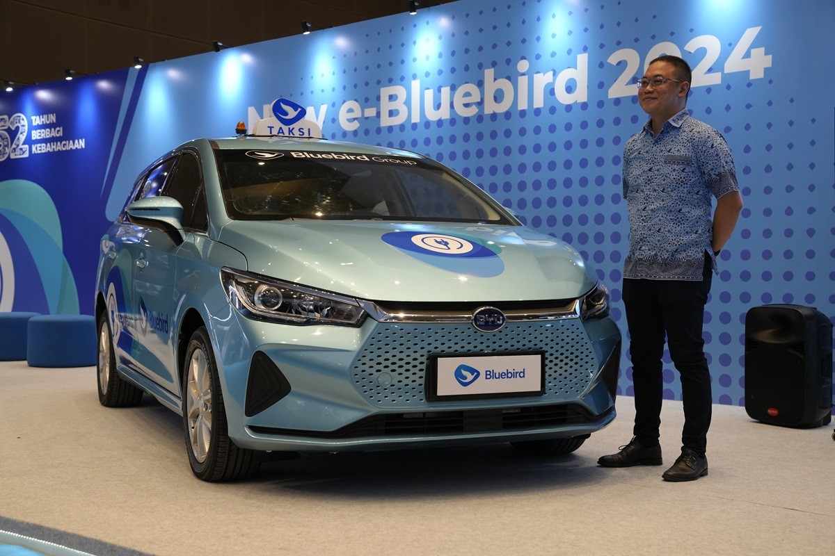 Bluebird Perkenalkan Taksi Listrik BYD e6 Gen 2  